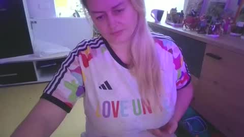 MelissOfficial online show from December 3, 2025, 9:29 am