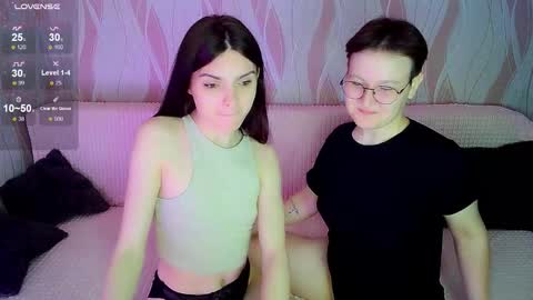 Snapshot of pornostendup chatting on September 20, 2025, 7:15 pm Ana and Tati online show from September 20, 2025, 7:15 pm
