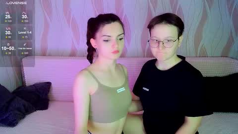 Snapshot of pornostendup chatting on October 3, 2025, 8:06 pm Ana and Tati online show from October 3, 2025, 8:06 pm