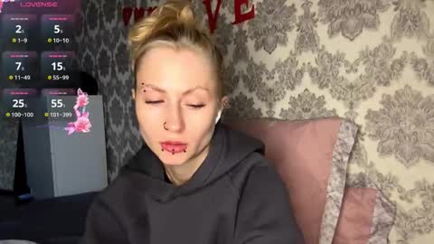 Snapshot of porshes chatting on September 12, 2025, 4:23 am HERES SILVIA AND OlIVIA WELCOME EVERYONE LOVENSE DOMI REACT TO YOUR TIPS LETS MAKE A GREAT SHOW TOGETHER online show from September 12, 2025, 4:23 am