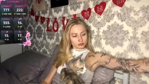 Snapshot of porshes chatting on September 16, 2025, 4:35 am HERES SILVIA AND OlIVIA WELCOME EVERYONE LOVENSE DOMI REACT TO YOUR TIPS LETS MAKE A GREAT SHOW TOGETHER online show from September 16, 2025, 4:35 am