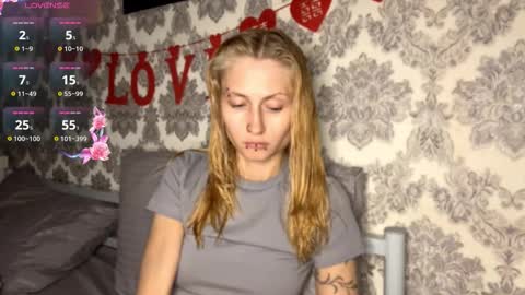 Snapshot of porshes chatting on October 11, 2025, 3:21 pm HERES SILVIA AND OlIVIA WELCOME EVERYONE LOVENSE DOMI REACT TO YOUR TIPS LETS MAKE A GREAT SHOW TOGETHER online show from October 11, 2025, 3:21 pm