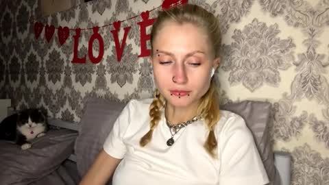 Snapshot of porshes chatting on October 14, 2025, 4:19 pm HERES SILVIA AND OlIVIA WELCOME EVERYONE LOVENSE DOMI REACT TO YOUR TIPS LETS MAKE A GREAT SHOW TOGETHER online show from October 14, 2025, 4:19 pm