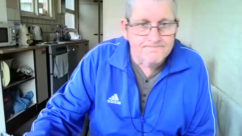 Snapshot of poshman65 chatting on December 3, 2024, 3:11 pm poshman65 online show from December 3, 2024, 3:11 pm