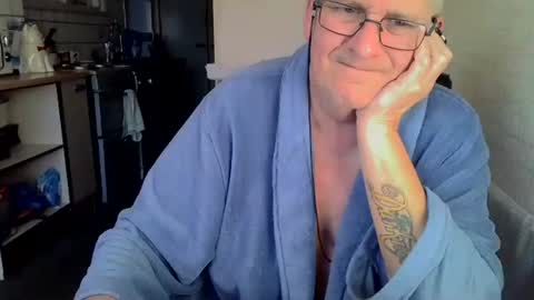 poshman65 online show from November 21, 2025, 9:30 am