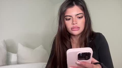 Selena online show from May 4, 2026, 10:28 pm