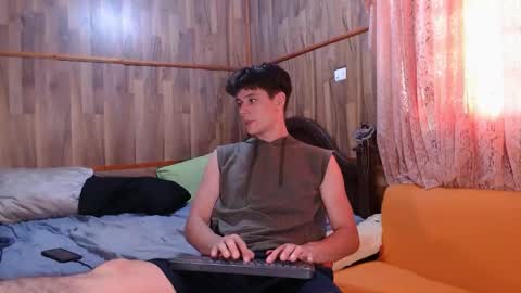 Snapshot of powertwinky chatting on December 18, 2024, 7:52 pm chris independent  online show from December 18, 2024, 7:52 pm