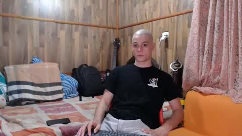 Snapshot of powertwinky chatting on February 18, 2025, 4:04 am chris independent  online show from February 18, 2025, 4:04 am