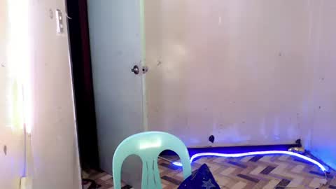 precious_chesca_xx online show from April 19, 2026, 12:59 pm