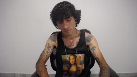 Plux online show from February 6, 2025, 8:02 pm