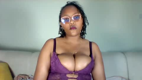pretty_dee1 online show from July 28, 2026, 6:20 pm