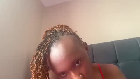 Snapshot of pretty_ellsie chatting on October 7, 2025, 8:00 am independent model online show from October 7, 2025, 8:00 am