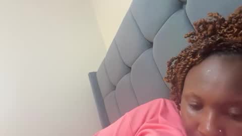 Snapshot of pretty_ellsie chatting on October 9, 2025, 5:27 am independent model online show from October 9, 2025, 5:27 am