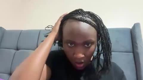 Snapshot of pretty_ellsie chatting on October 12, 2025, 2:10 am independent model online show from October 12, 2025, 2:10 am