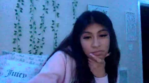 pretty_girl828687 online show from November 4, 2025, 3:05 am