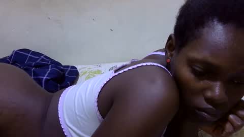 pretty_leila1 online show from April 9, 2026, 2:33 am