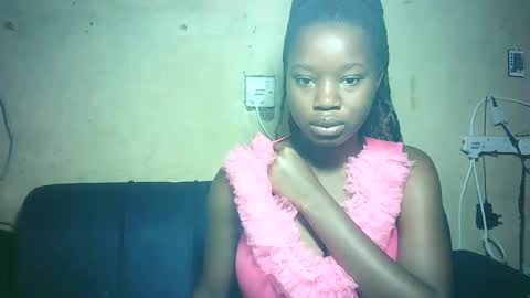 pretty_milan online show from December 23, 2025, 8:01 am