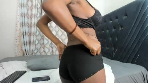 Snapshot of pretty_peshy chatting on April 17, 2026, 10:07 am pretty_peshy online show from April 17, 2026, 10:07 am