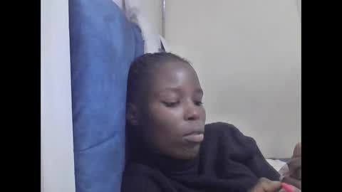 pretty_petite_ebony online show from April 17, 2026, 1:19 am