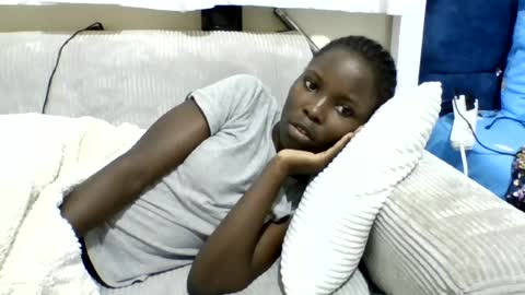 Snapshot of pretty_petite_ebony chatting on July 1, 2026, 1:18 am pretty_petite_ebony online show from July 1, 2026, 1:18 am
