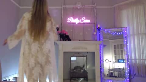 Pretty Sara online show from October 1, 2025, 12:38 am