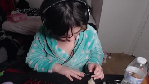 Snapshot of prettyandpeachy chatting on January 17, 2026, 12:37 am Mistress Mallad online show from January 17, 2026, 12:37 am