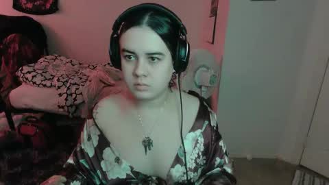 Snapshot of prettyandpeachy chatting on February 11, 2026, 12:15 am Mistress Mallad online show from February 11, 2026, 12:15 am