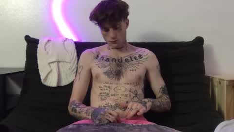 Snapshot of prettyboyszn chatting on November 19, 2025, 8:36 am pretty boy online show from November 19, 2025, 8:36 am