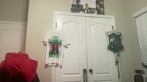 prettyfacefemale online show from April 4, 2026, 8:50 pm