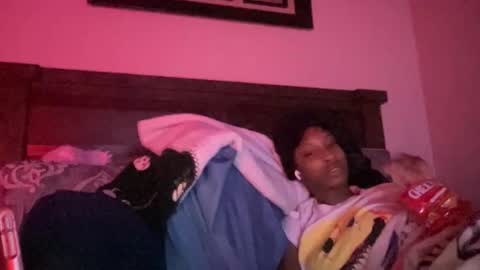 prettyfacefemale online show from April 11, 2026, 7:45 am