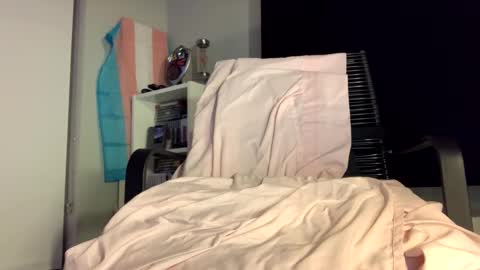 Pretty or Flacka  online show from April 17, 2026, 8:50 am