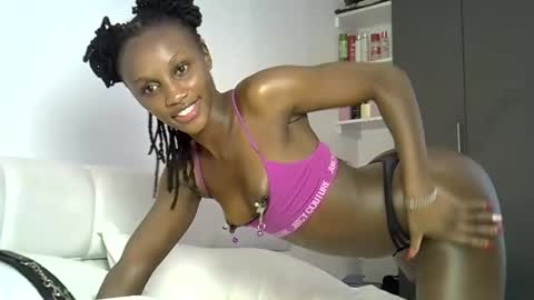 Snapshot of prettygee21 chatting on February 9, 2026, 10:52 am Pretty darkskin doll online show from February 9, 2026, 10:52 am