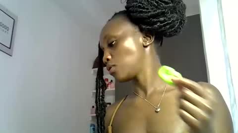 Snapshot of prettygee21 chatting on February 25, 2026, 9:08 am Pretty darkskin doll online show from February 25, 2026, 9:08 am