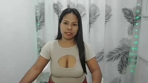 Snapshot of prettygirl_ynna chatting on November 16, 2025, 10:37 pm prettygirl_ynna online show from November 16, 2025, 10:37 pm