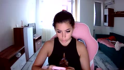 prettyjulliette online show from September 16, 2025, 3:02 pm