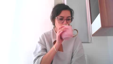 prettyjulliette online show from October 19, 2025, 12:17 pm