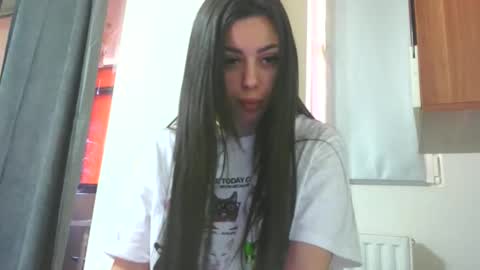 prettyjulliette online show from March 26, 2026, 10:43 am