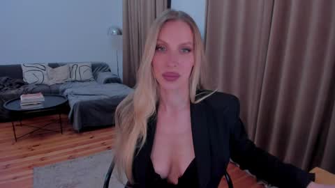 Eva online show from May 15, 2026, 11:12 pm