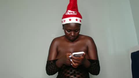 Snapshot of prettyliz1999 chatting on December 23, 2024, 8:11 am Lizzy online show from December 23, 2024, 8:11 am