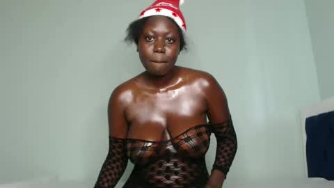 Snapshot of prettyliz1999 chatting on December 25, 2024, 12:05 pm Lizzy online show from December 25, 2024, 12:05 pm