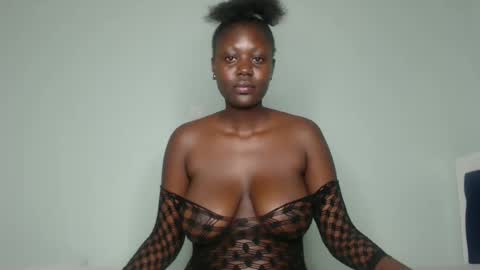 Snapshot of prettyliz1999 chatting on January 14, 2025, 6:49 pm Lizzy online show from January 14, 2025, 6:49 pm