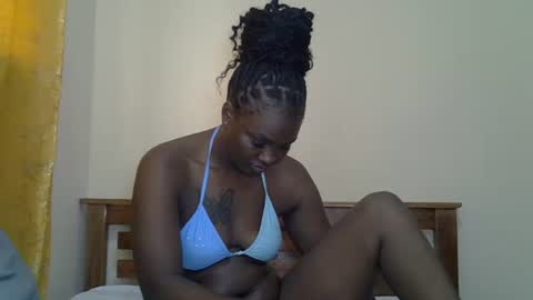 Snapshot of prettyliz30 chatting on July 7, 2026, 8:51 am LILIAN online show from July 7, 2026, 8:51 am