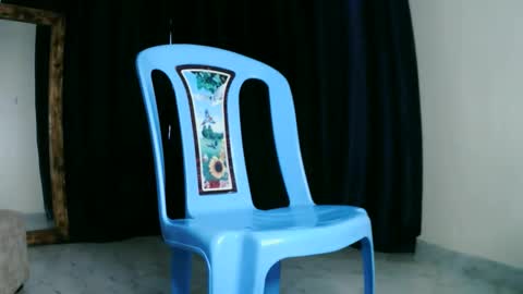 prettyreen online show from April 13, 2026, 8:09 am