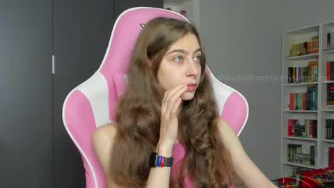 Sophie  next stream will be at Monday  i will wait you guys  online show from October 9, 2025, 6:22 am