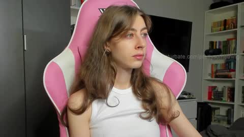 Sophie  next stream will be at Monday  i will wait you guys  online show from December 4, 2025, 8:23 am