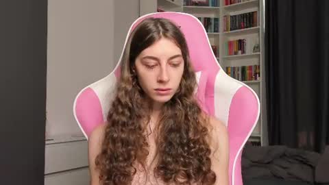 Snapshot of prettysomething chatting on June 19, 2026, 7:01 am Sophie next stream will be at Monday i will wait you guys online show from June 19, 2026, 7:01 am