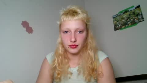 Snapshot of prettyunicorn555 chatting on December 5, 2024, 12:41 am Dahlia online show from December 5, 2024, 12:41 am