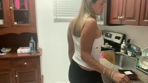 Snapshot of prettyyykittyyy22 chatting on February 11, 2026, 10:37 pm prettyyykittyyy22 online show from February 11, 2026, 10:37 pm