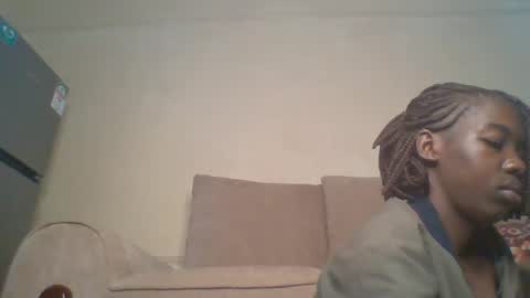 prettyzuzu online show from September 22, 2025, 5:31 am