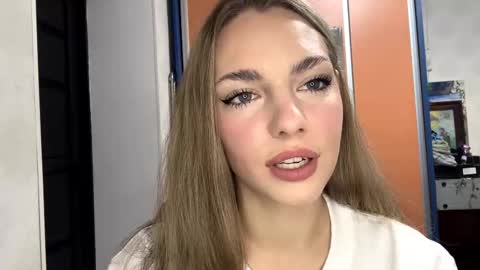 Amelia online show from November 14, 2025, 7:01 pm